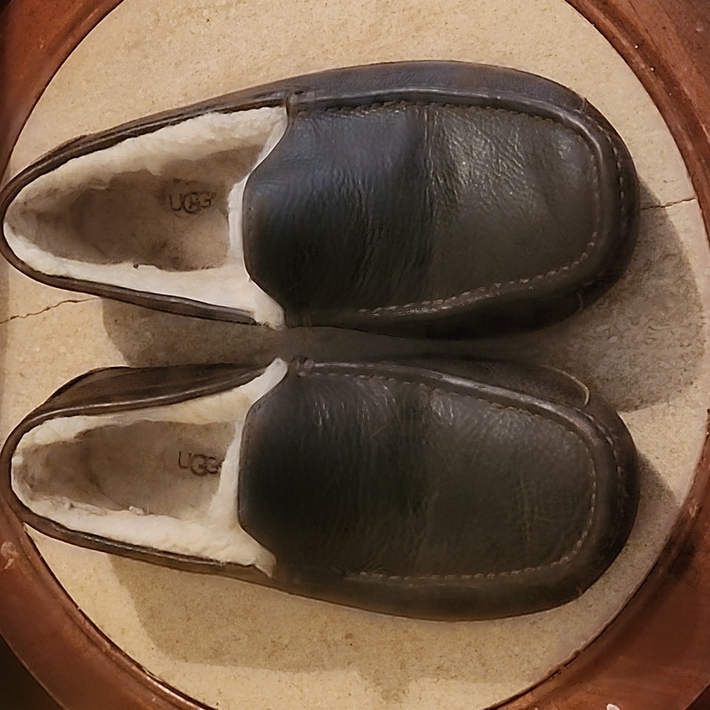 Fuzzy uggs slipon